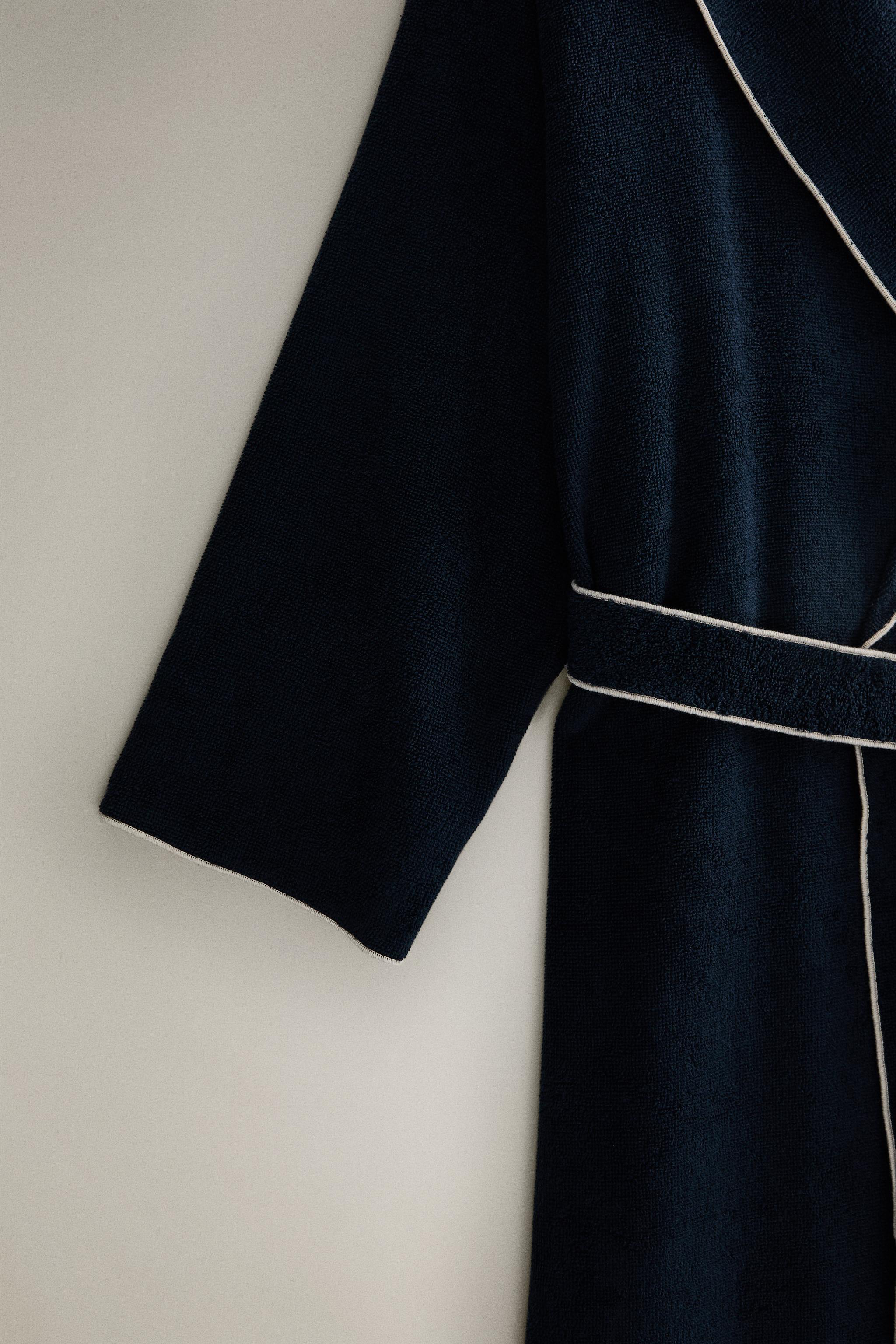 OVERLOCK COTTON BATHROBE (320 GXM²)